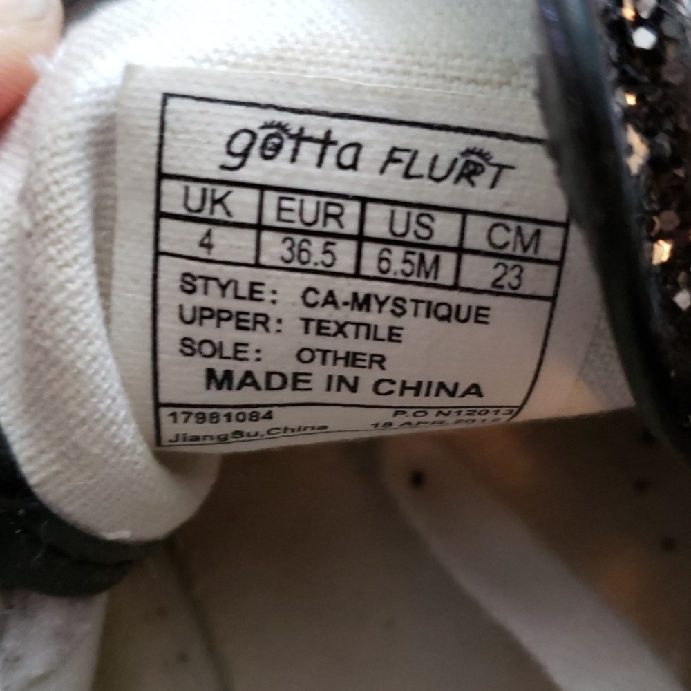 "GOTTA FLURT" GLITTER$TRENDY SNEAKERS🌼 - Picture 8 of 8
